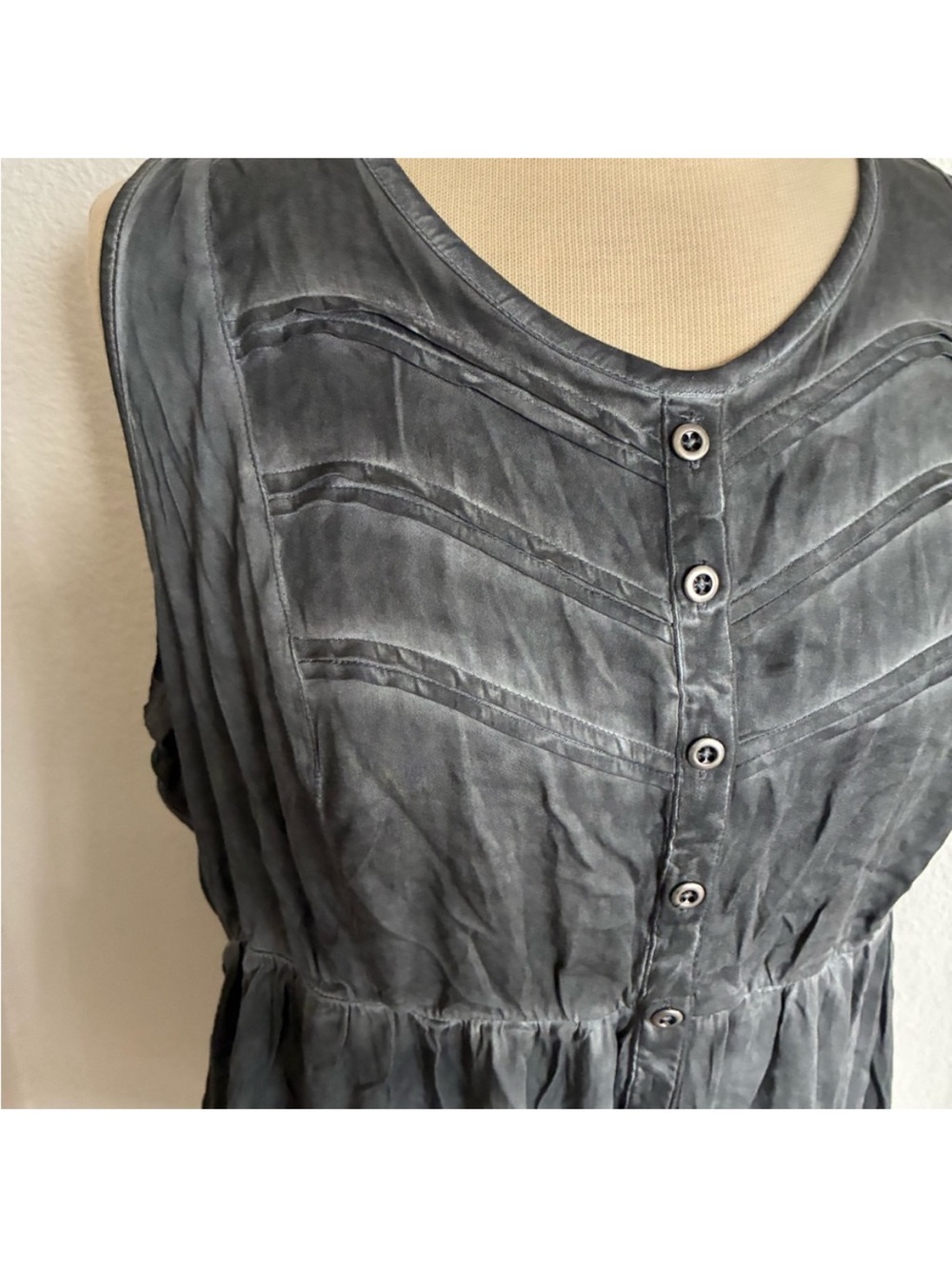 Torrid button down tank - Picture 4 of 6